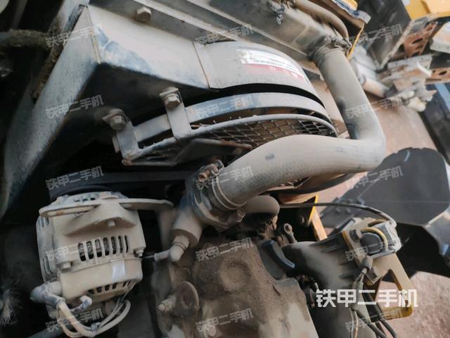 散熱器全景（壓路機發(fā)動機艙）