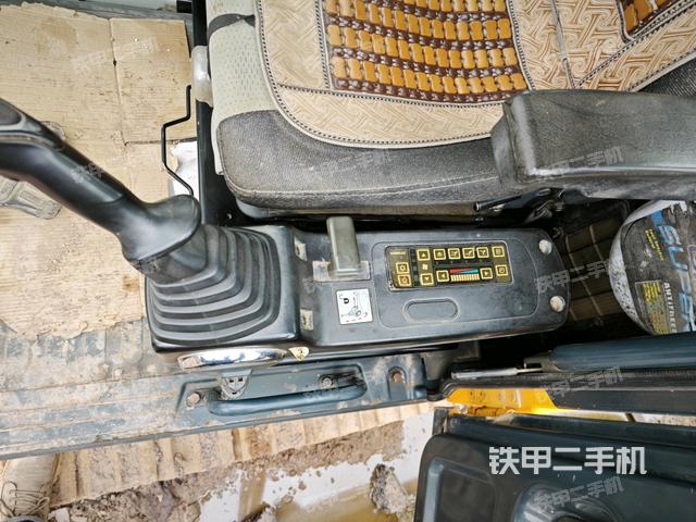 座椅左側(cè)控制臺/音響/含左手柄（駕駛室部分）