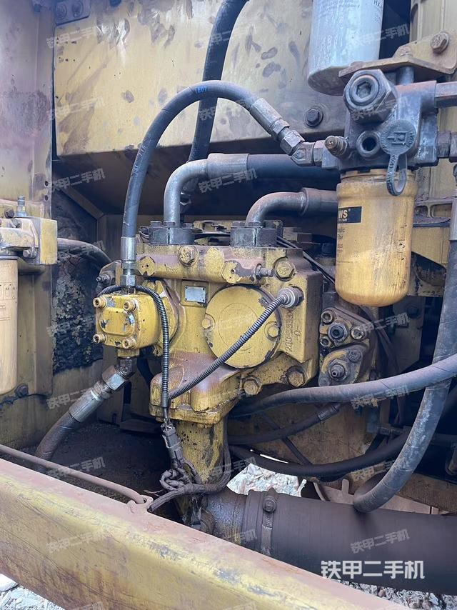 液壓泵艙室正面整體（整機(jī)外觀）