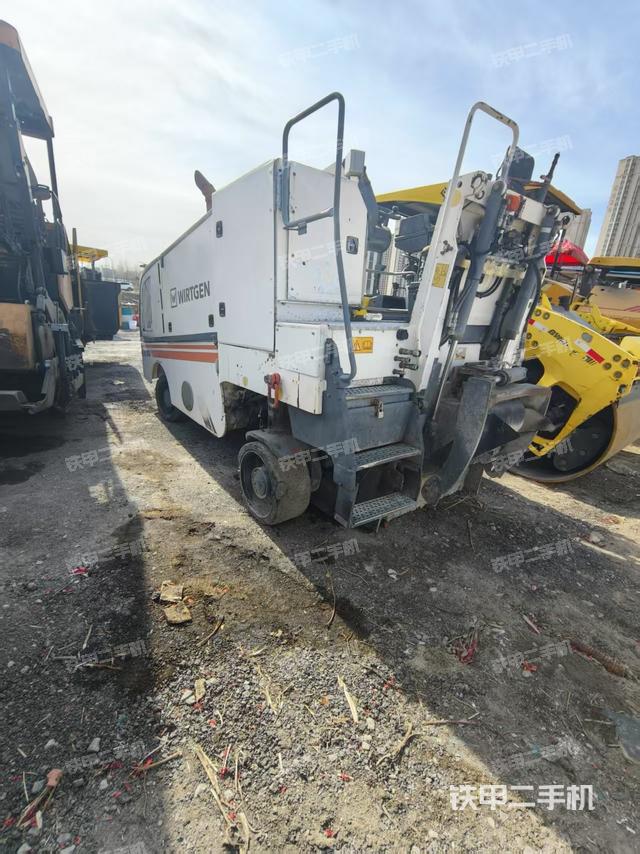 整機右側(cè)（設(shè)備外觀及核心部件）