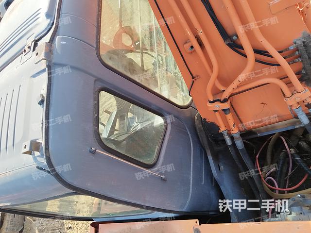 驾驶室顶部（整机外观）