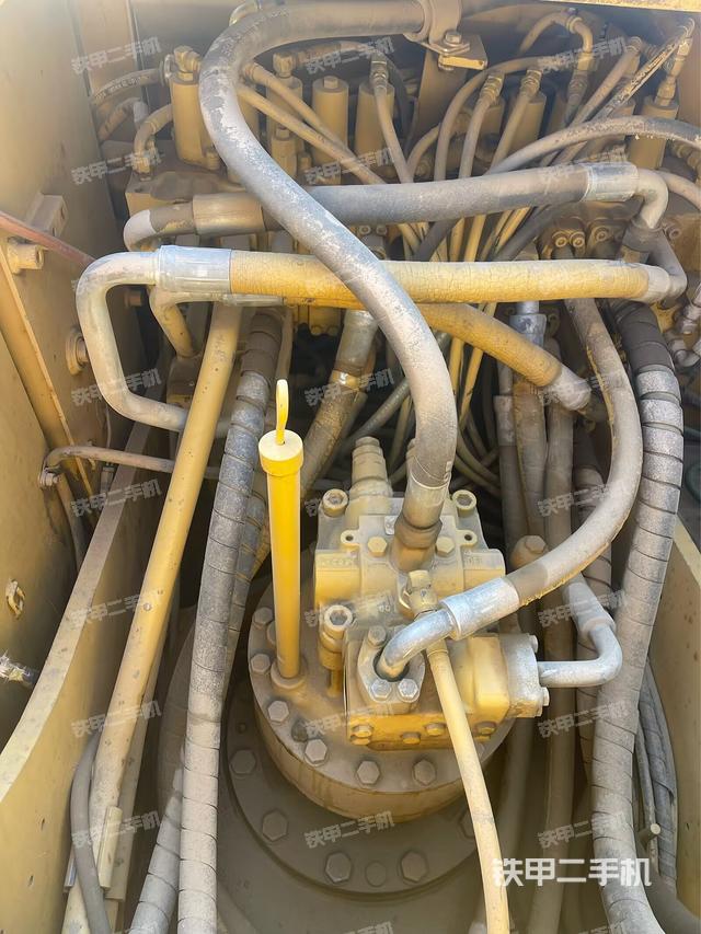 回轉馬達和主控閥（整機外觀）