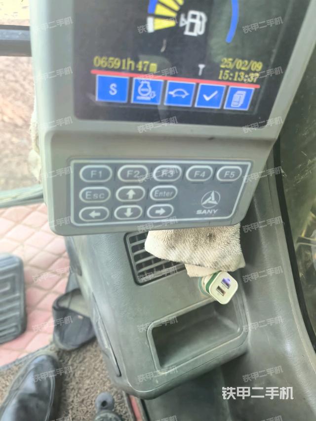 駕駛室整體（整機(jī)外觀）