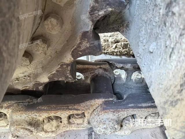 右驅(qū)動輪（行走機構(gòu)）