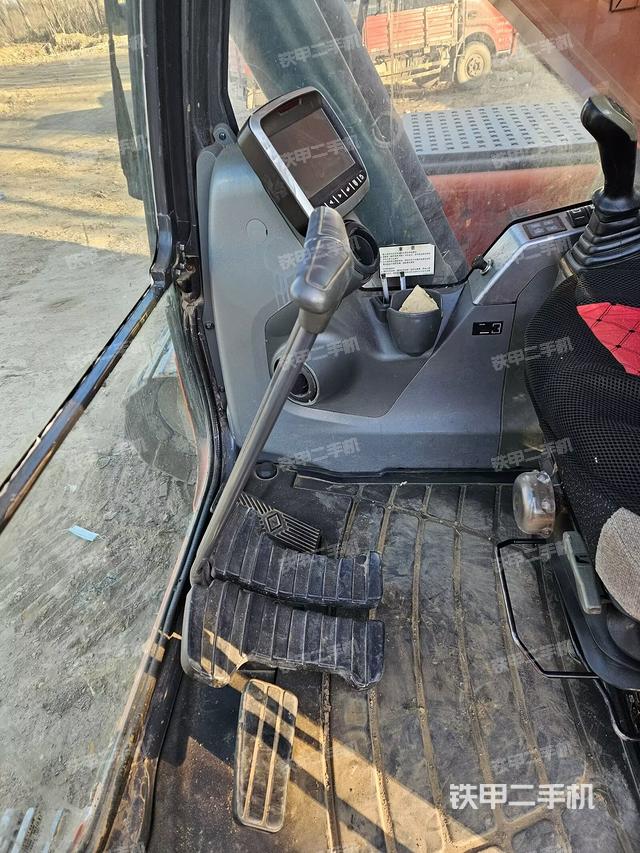 駕駛室整體（整機(jī)外觀）