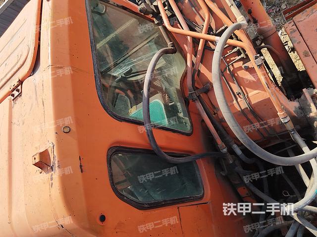 驾驶室顶部（整机外观）