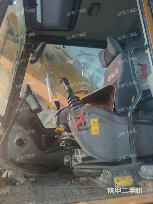 座椅左側(cè)控制臺/音響/含左手柄（駕駛室部分）