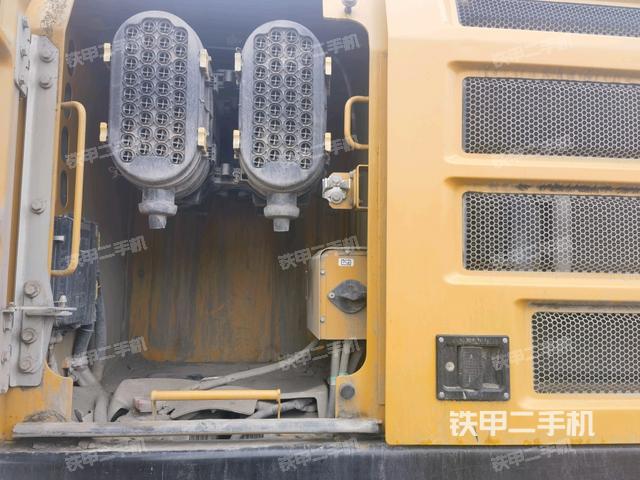 散熱器正面(大件艙室) 散熱器正面(大件艙室)