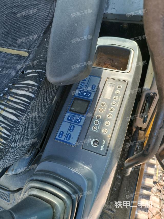 座椅左側(cè)控制臺/音響/含左手柄（駕駛室部分）