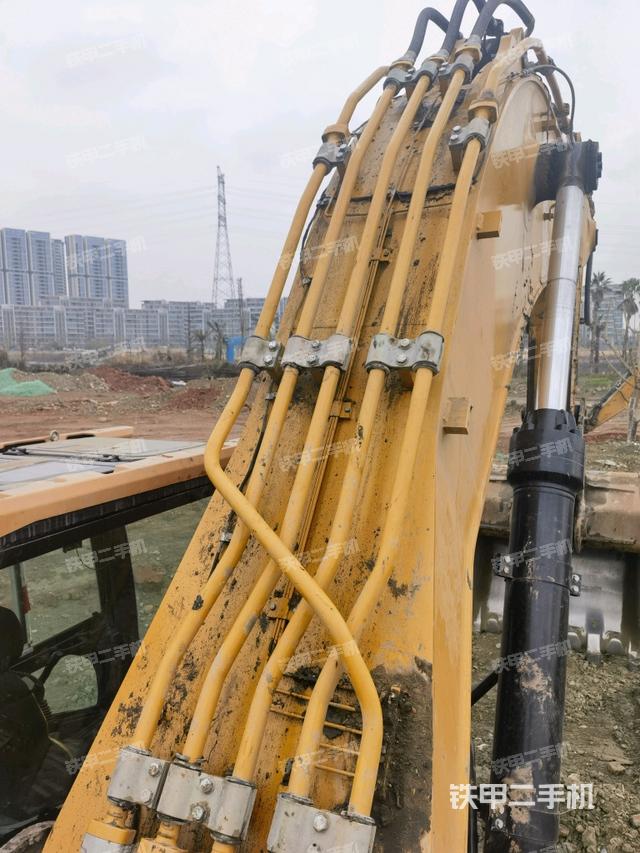 大臂背部俯視(工作和回轉(zhuǎn)裝置) 大臂背部俯視(工作和回轉(zhuǎn)裝置)