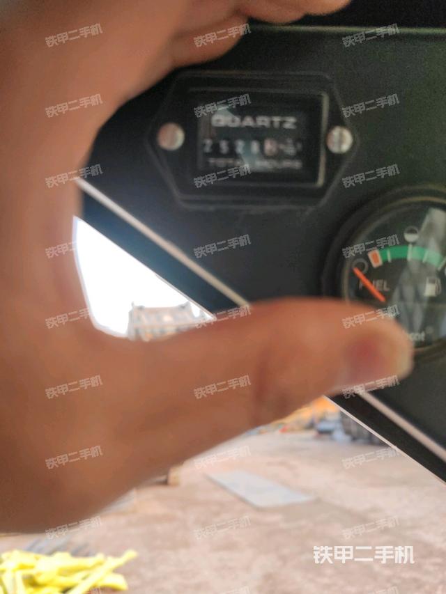 小時/里程表(駕駛室/操作室) 小時/里程表(駕駛室/操作室)