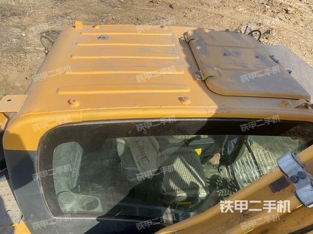 駕駛室頂部(整機外觀) 駕駛室頂部(整機外觀)