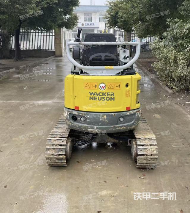 驾驶室顶部（整机外观）