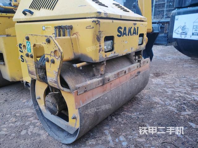 前車架正左側(cè)（壓路機前后車架）