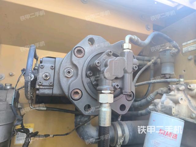 液壓泵艙室正面整體（整機(jī)外觀）