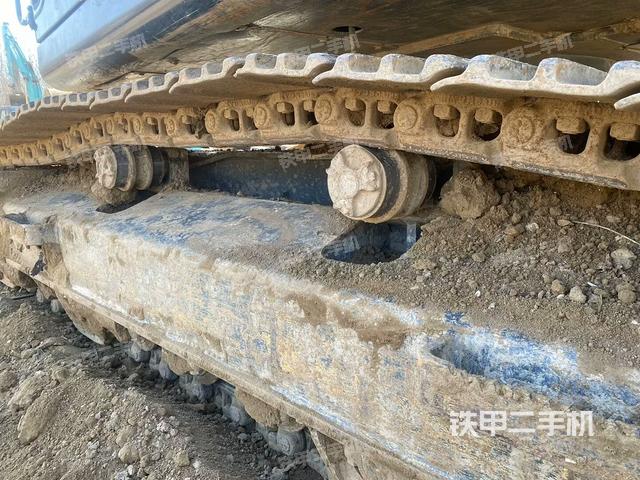 單側(cè)履帶整體(整機外觀) 單側(cè)履帶整體(整機外觀)