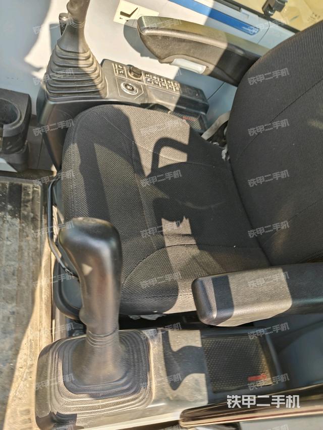 后窗玻璃角標（駕駛室部分）