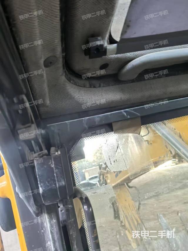 左后方玻璃角標(biāo)（駕駛室部分）