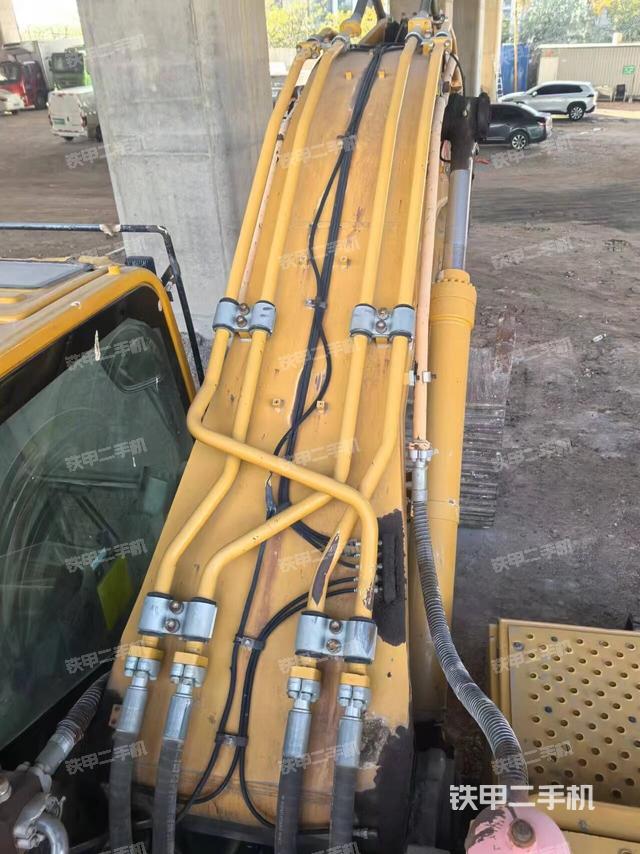 大臂背部俯視（工作和回轉(zhuǎn)裝置）