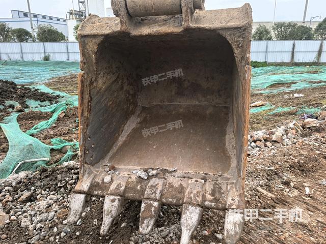 鏟斗右后整體（工作和回轉(zhuǎn)裝置）