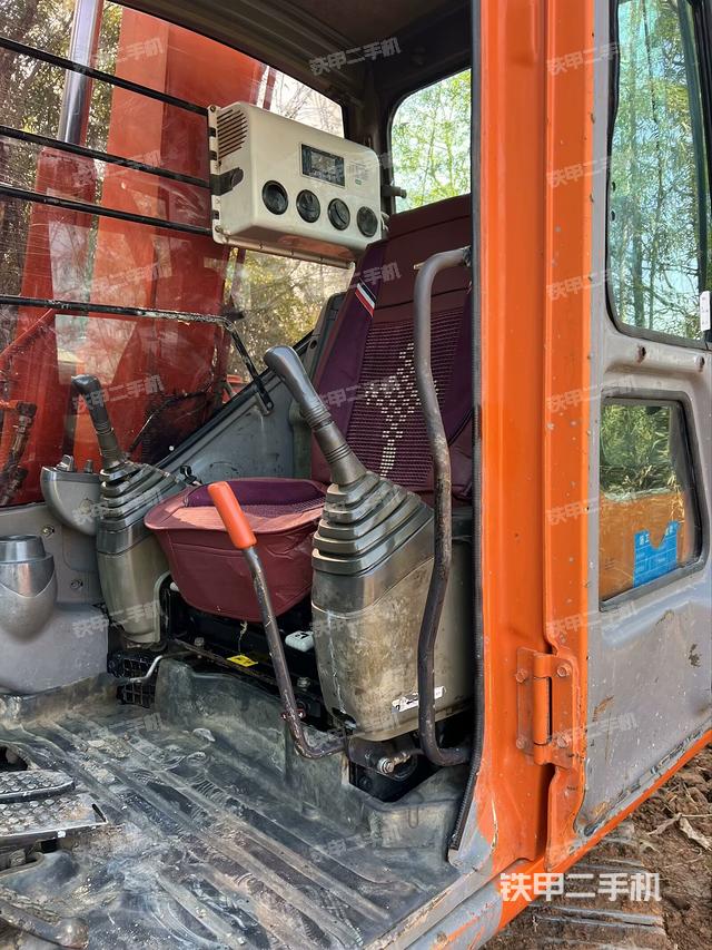 駕駛室整體（整機(jī)外觀(guān)）