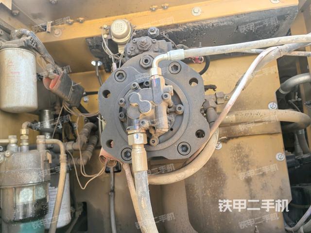 液壓泵艙室正面整體(整機(jī)外觀) 液壓泵艙室正面整體(整機(jī)外觀)
