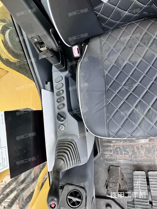 后窗玻璃角標(biāo)（駕駛室部分）