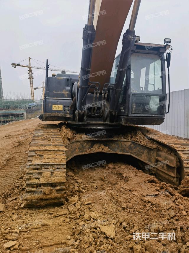 轉(zhuǎn)盤和下車架正前（工作和回轉(zhuǎn)裝置）