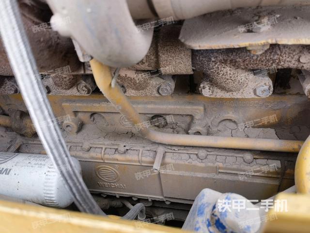 發(fā)動(dòng)機(jī)右側(cè)全景（推土機(jī)發(fā)動(dòng)機(jī)艙）