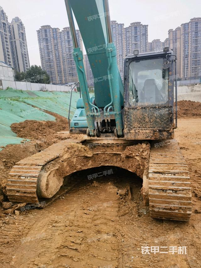轉(zhuǎn)盤和下車架正前(工作和回轉(zhuǎn)裝置) 轉(zhuǎn)盤和下車架正前(工作和回轉(zhuǎn)裝置)