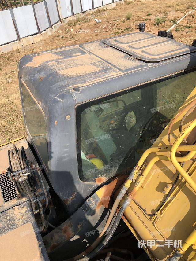 驾驶室顶部（整机外观）