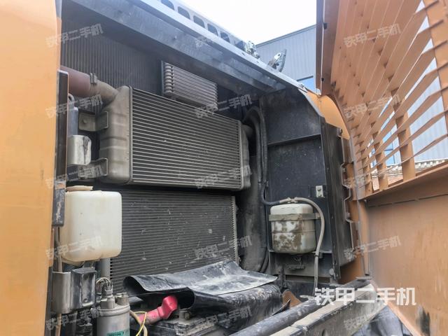 散热器正面(大件舱室) 散热器正面(大件舱室)