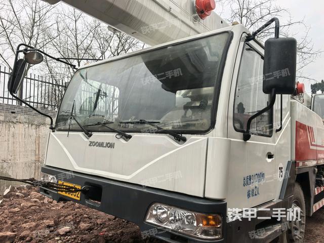 駕駛室正側(cè)（起重機(jī)駕駛室正側(cè)及內(nèi)部，操作室及內(nèi)部）