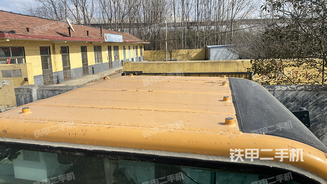 驾驶室顶部（整机外观）