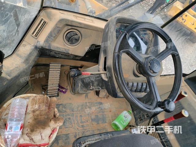 駕駛室工作臺(tái)（整機(jī)外觀及大件）