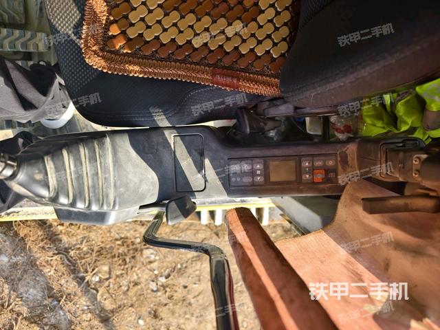 座椅左側(cè)控制臺(tái)/音響/含左手柄（駕駛室部分）