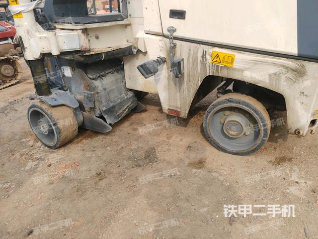 右驅(qū)動輪/右后輪（行走機(jī)構(gòu)）