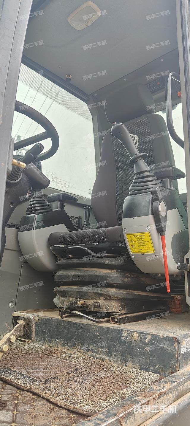 驾驶室整体（整机外观）