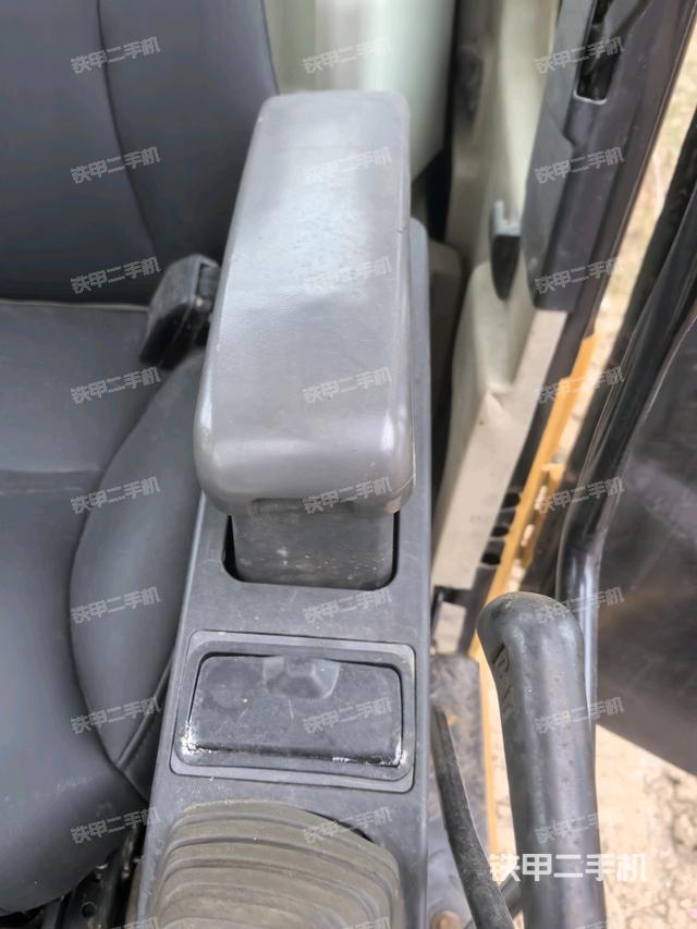 座椅左側(cè)控制臺/音響/含左手柄（駕駛室部分）