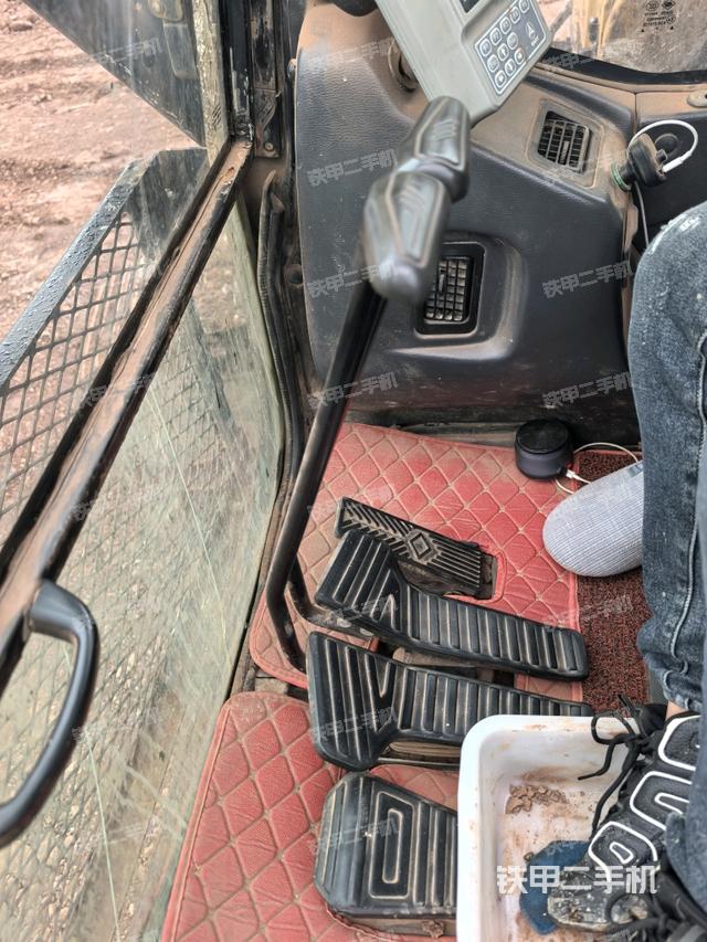 后窗玻璃角標(biāo)(駕駛室部分) 后窗玻璃角標(biāo)(駕駛室部分)