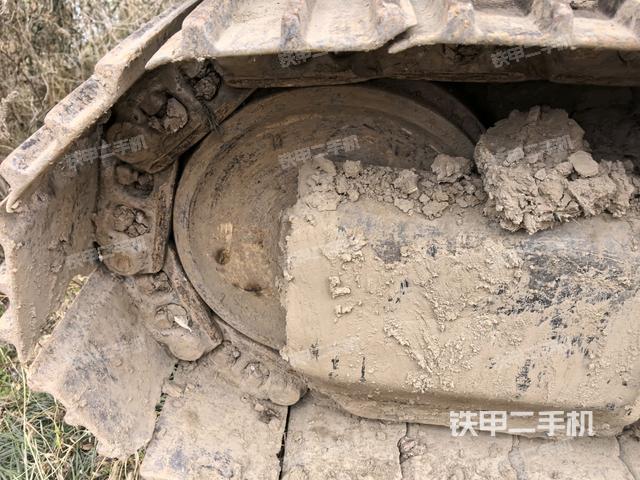 左驅(qū)動輪（行走機構(gòu)）