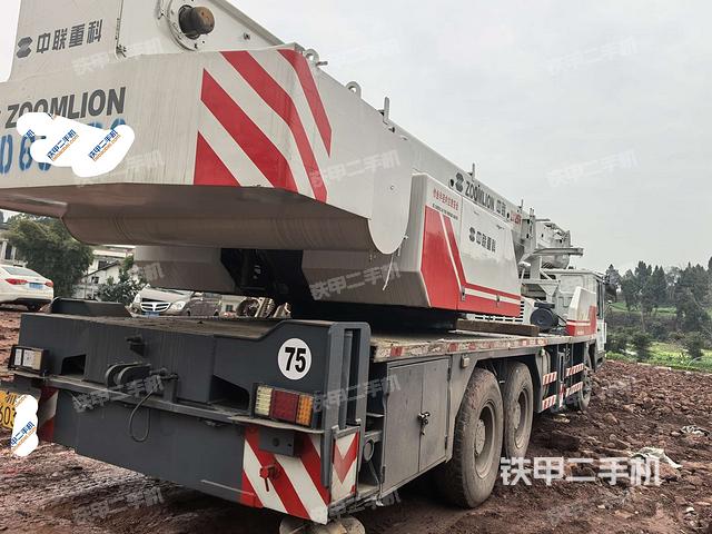 右前45度（汽車(chē)起重機(jī)外觀）