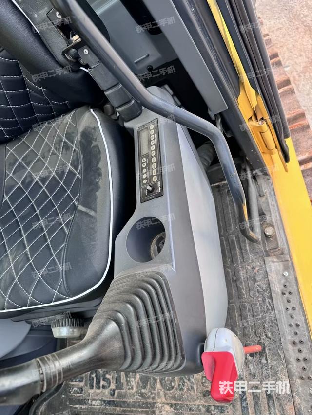 座椅左側(cè)控制臺(tái)/音響/含左手柄（駕駛室部分）