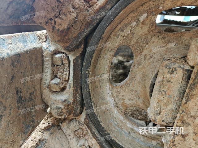 右驅(qū)動輪（行走機(jī)構(gòu)）