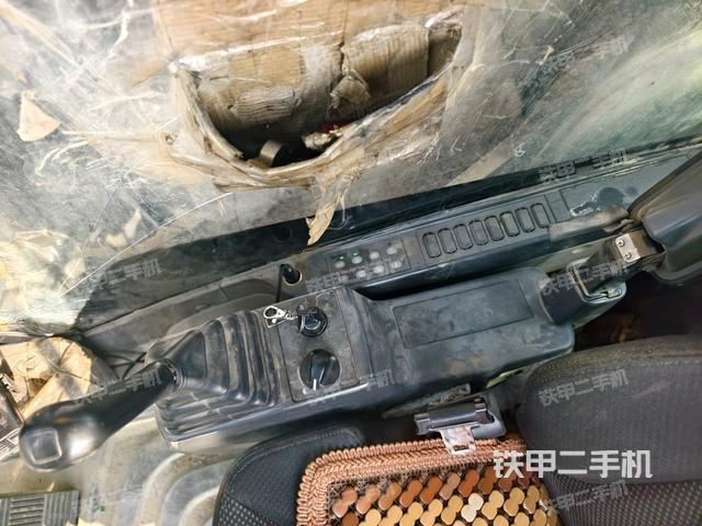 座椅右側(cè)控制臺(tái)/鑰匙門/油門/含右手柄（駕駛室部分）