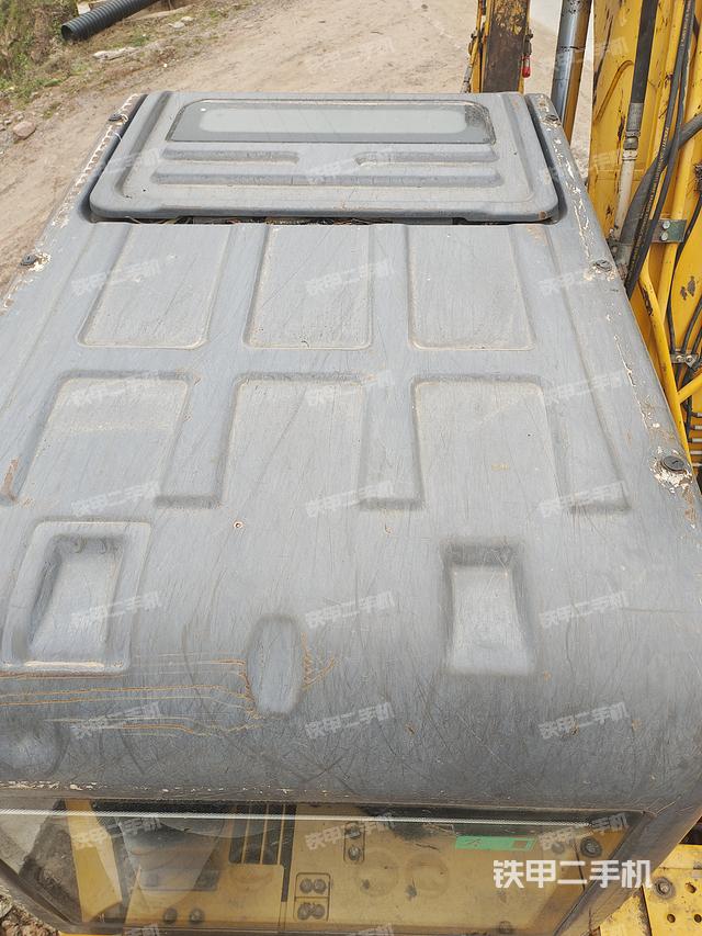 驾驶室顶部（整机外观）