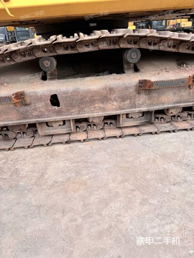 左側(cè)履帶整體?（行走機(jī)構(gòu)）