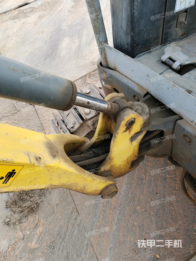 大臂根部?斜（工作和回轉(zhuǎn)裝置）