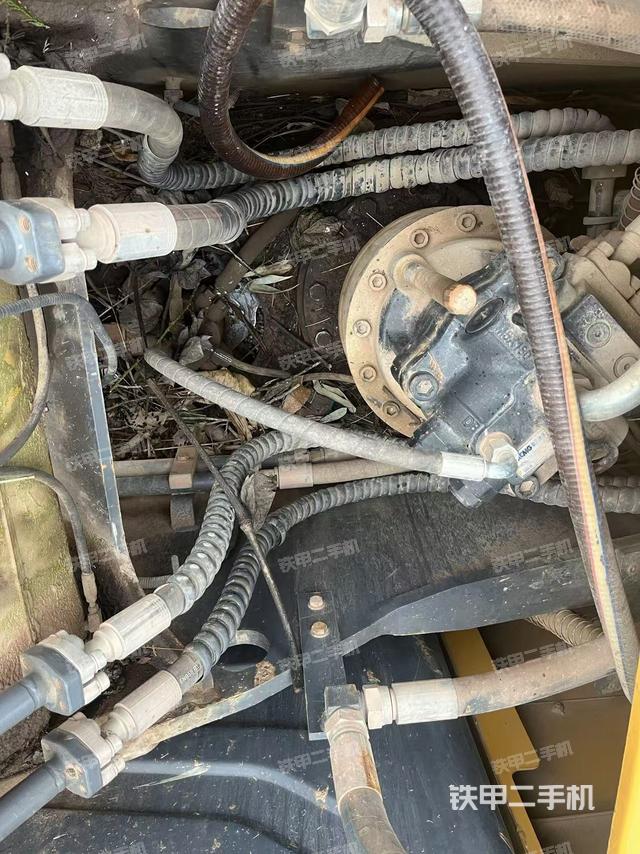 回转马达和主控阀（整机外观）