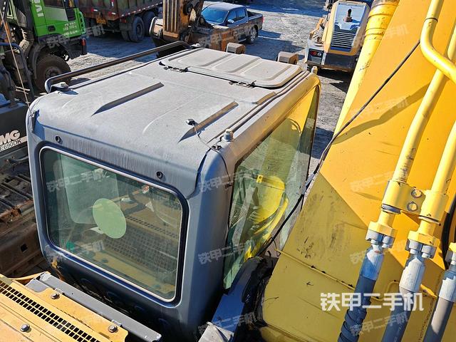 駕駛室頂部（整機外觀）